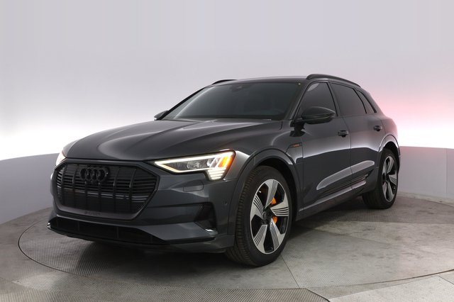2022 Audi e-tron — VIN WA1LAAGE7NB008040