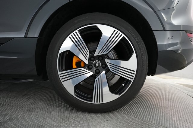 2022 Audi e-tron — photo 15 of 20