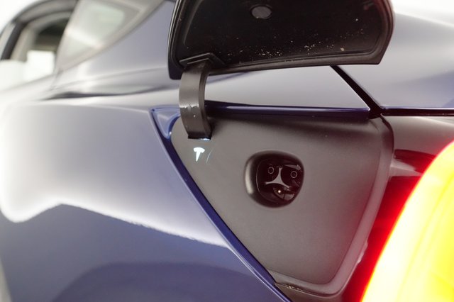 2023 Tesla Model 3 — photo 8 of 21