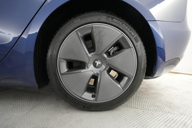 2023 Tesla Model 3 — photo 7 of 21