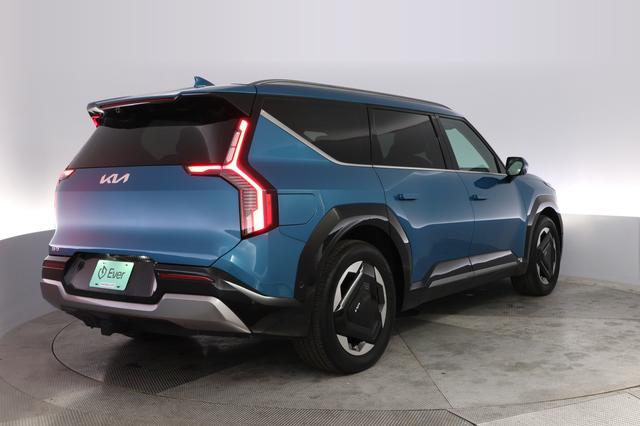 2024 Kia EV9 — photo 2 of 25