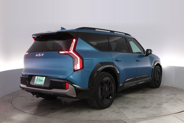 2024 Kia EV9 — photo 2 of 23