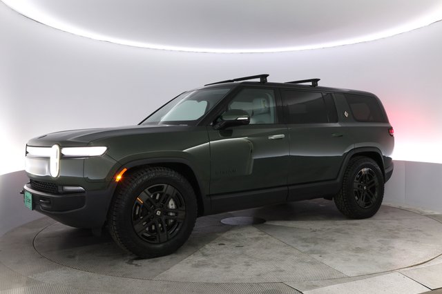 2025 Rivian R1S — photo 14 of 24