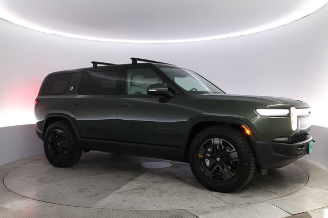 2025 Rivian R1S — photo 11 of 24