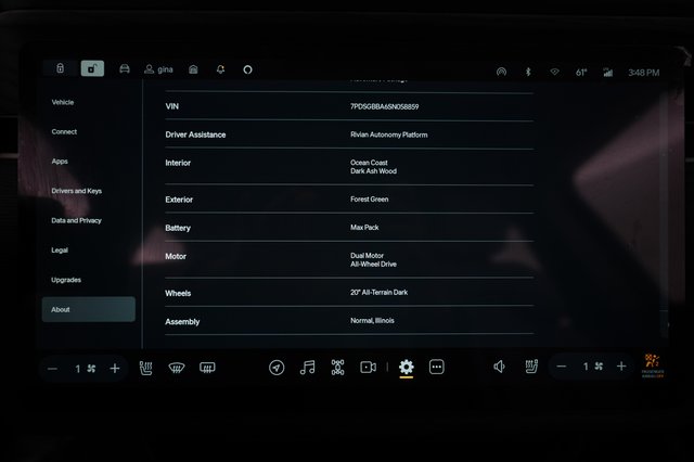 2025 Rivian R1S — photo 23 of 24