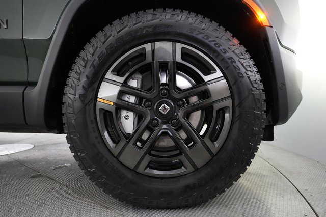 2025 Rivian R1S — photo 7 of 24