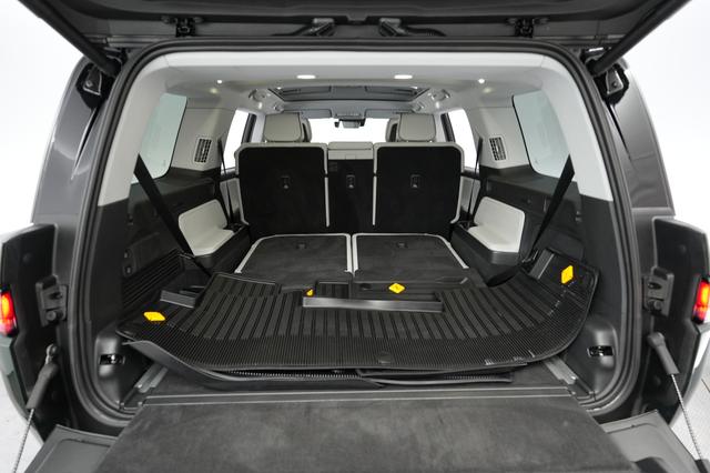 2025 Rivian R1S — photo 6 of 24