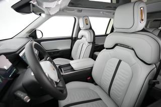 2025 Rivian R1S — photo 3 of 24