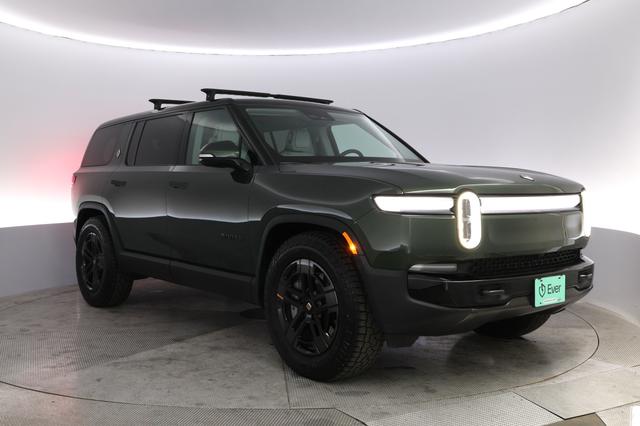 2025 Rivian R1S — photo 10 of 24