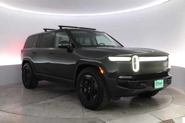 2025 Rivian R1S — photo 10 of 24