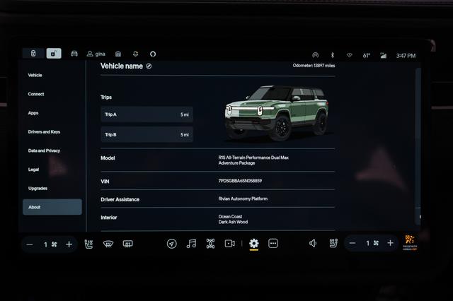2025 Rivian R1S — photo 5 of 24