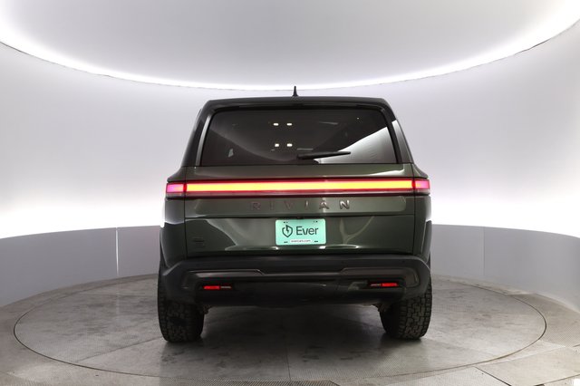 2025 Rivian R1S — photo 12 of 24