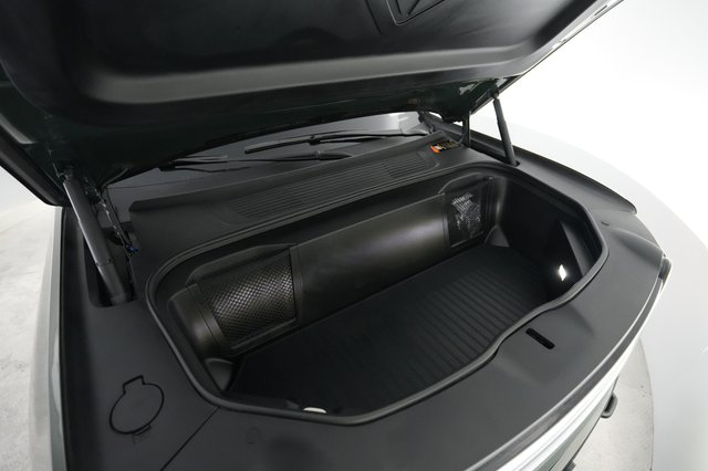 2025 Rivian R1S — photo 22 of 24