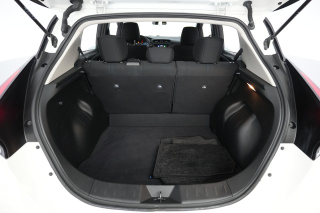 2020 Nissan LEAF — photo 6 of 23