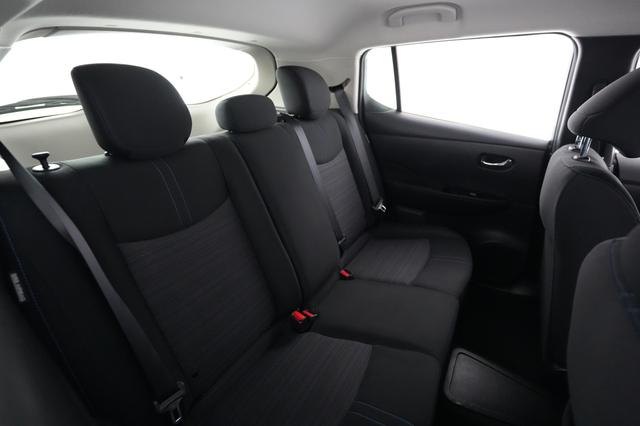 2020 Nissan LEAF — photo 4 of 23