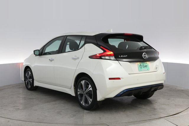 2020 Nissan LEAF — photo 13 of 23