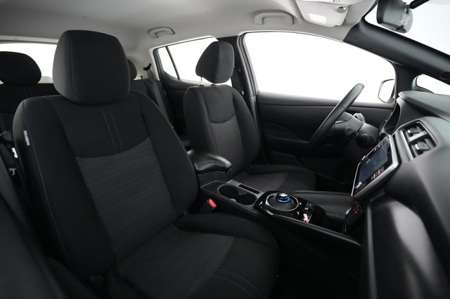 2020 Nissan LEAF — photo 18 of 23