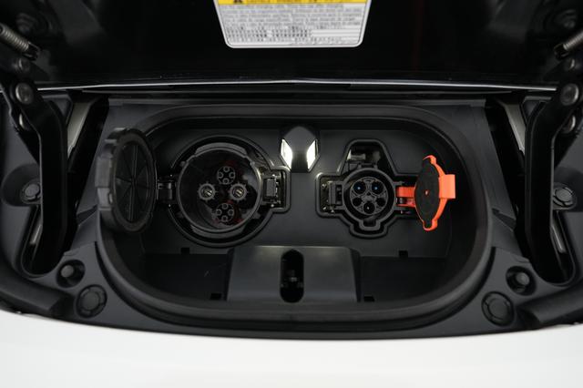 2020 Nissan LEAF — photo 8 of 23