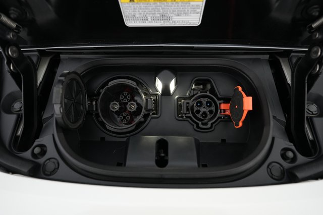 2020 Nissan LEAF — photo 8 of 23