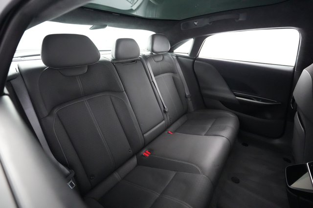 2022 Lucid Air — photo 4 of 21