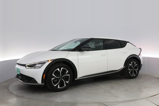 2023 Kia EV6 — photo 14 of 21