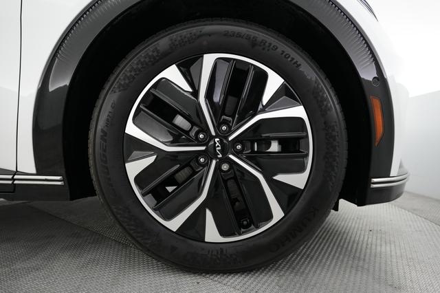 2023 Kia EV6 — photo 7 of 21
