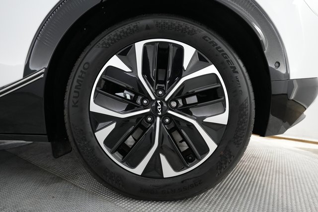2023 Kia EV6 — photo 16 of 21