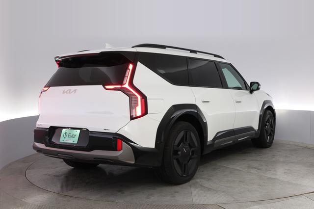 2024 Kia EV9 — photo 2 of 22