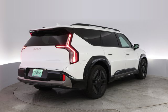 2024 Kia EV9 — photo 2 of 22
