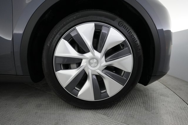 2023 Tesla Model Y — photo 16 of 21