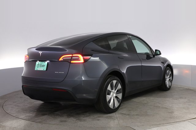2023 Tesla Model Y — photo 2 of 21