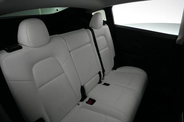 2023 Tesla Model Y — photo 4 of 21