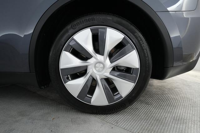 2023 Tesla Model Y — photo 7 of 21