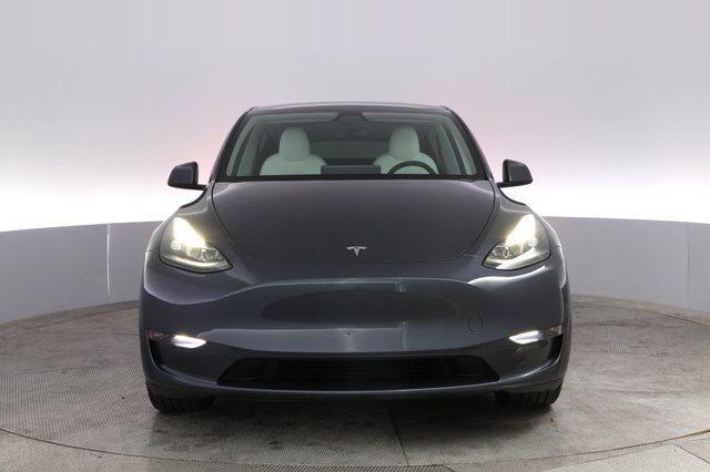 2023 Tesla Model Y — photo 9 of 21