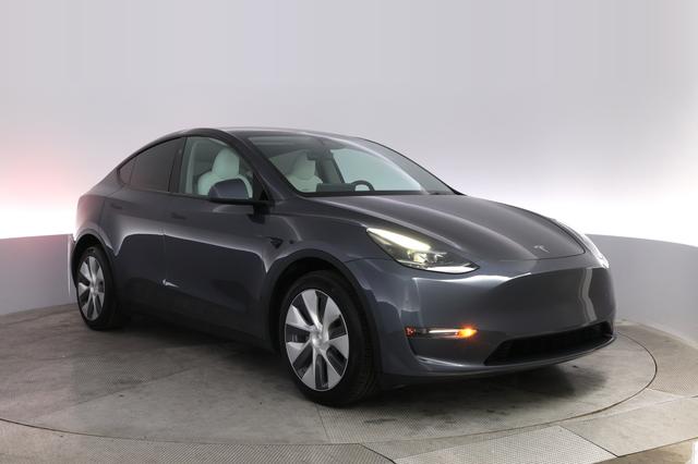 2023 Tesla Model Y — photo 10 of 21