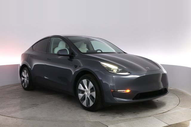 2023 Tesla Model Y — photo 10 of 21