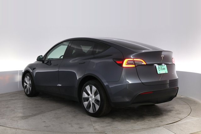 2023 Tesla Model Y — photo 13 of 21