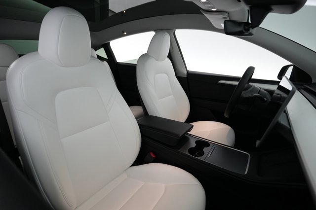 2023 Tesla Model Y — photo 18 of 21