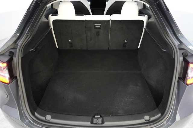 2023 Tesla Model Y — photo 6 of 21