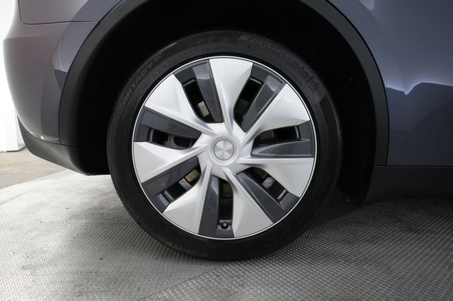 2023 Tesla Model Y — photo 17 of 21
