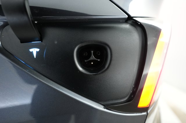 2023 Tesla Model Y — photo 8 of 21