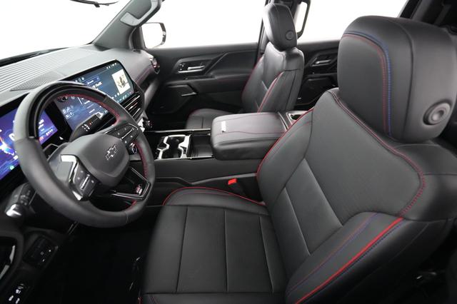 2024 Chevrolet Silverado EV — photo 3 of 18
