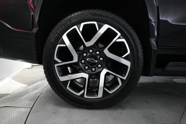 2024 Chevrolet Silverado EV — photo 9 of 18