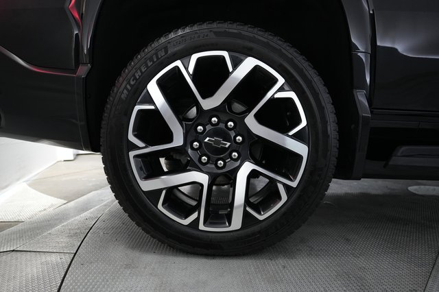 2024 Chevrolet Silverado EV — photo 9 of 18