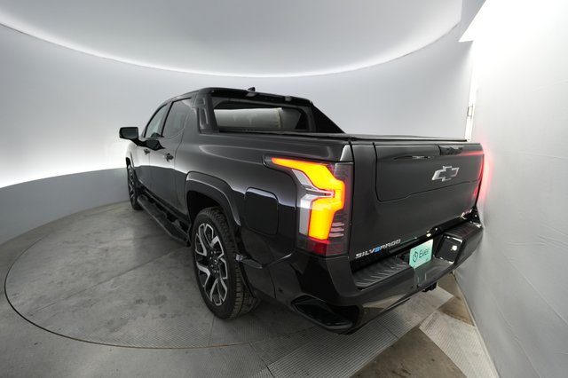 2024 Chevrolet Silverado EV — photo 2 of 18