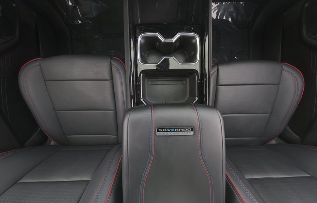 2024 Chevrolet Silverado EV — photo 16 of 18