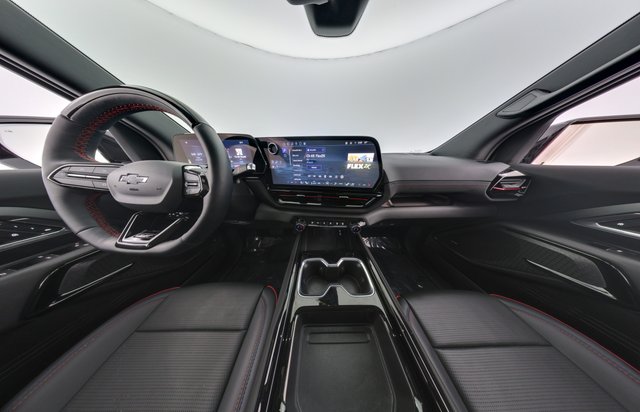 2024 Chevrolet Silverado EV — photo 15 of 18