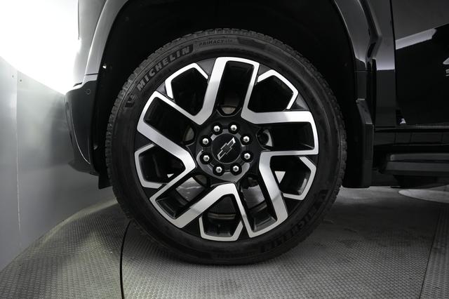 2024 Chevrolet Silverado EV — photo 7 of 18