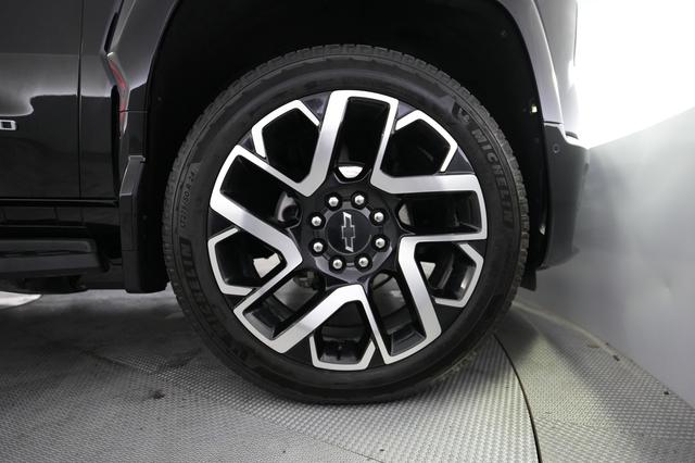 2024 Chevrolet Silverado EV — photo 10 of 18