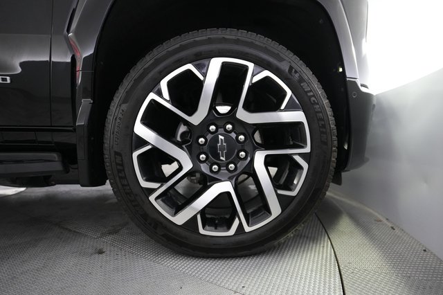 2024 Chevrolet Silverado EV — photo 10 of 18